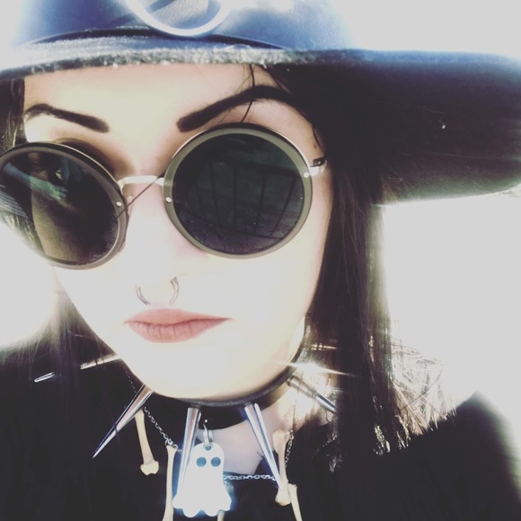 Meet your Posher, Samantha - Picture 1 of 1